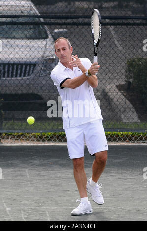 DELRAY Beach, FL - novembre 08: ospitano oggi Matt Laurer partecipare al Chris Evert/Raymond James Pro-Celebrity classico del tennis a Delray Beach Tennis Center il 8 novembre 2009 in Delray Beach, Florida Persone: Matt Lauer Foto Stock