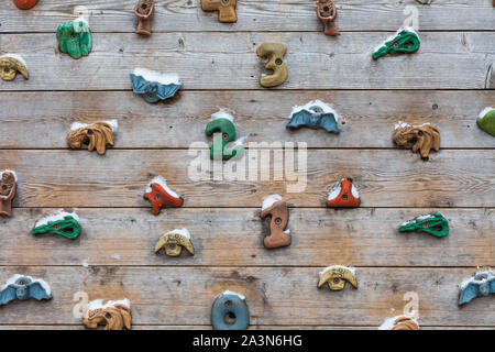 Area giochi per bambini costruito a partire da materiali naturali nella città di Banff Alberta Canada Foto Stock