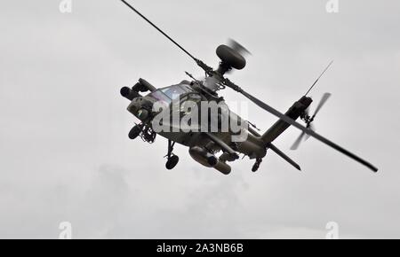 Army Air Corps WAH-64D attacco Apache elicottero airborne al 2019 Royal International Air Tattoo Foto Stock