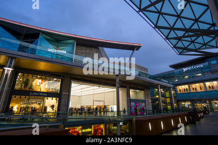 Liverpool ONE shopping mall di notte Foto Stock