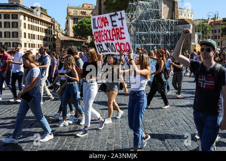 27/09/2019. Azione per il clima la settimana. Il venerdì per il futuro. Sciopero della scuola per il clima. Il cambiamento climatico protesta in Roma, Italia. Foto Stock