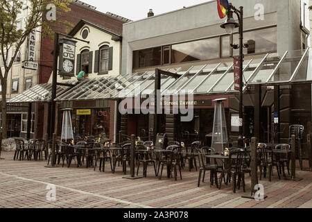 Burlington, Vermont - Settembre 29th, 2019: Commerciale Negozi e ristoranti lungo la strada pedonale per lo shopping mall Church Street Marketplace Foto Stock