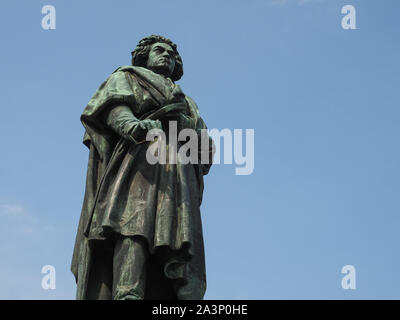 Beethoven Denkmal (svelata 1845) statua in bronzo a Bonn, Germania Foto Stock