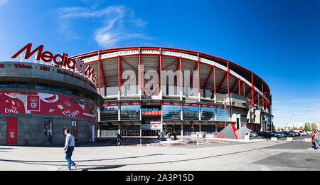 Ottobre 6th, 2019, Lisbona, Portogallo - La statua di Eusebio da Silva Ferreira fuori dallo stadio dello Sport Lisboa e Benfica, considerato da molti come o Foto Stock