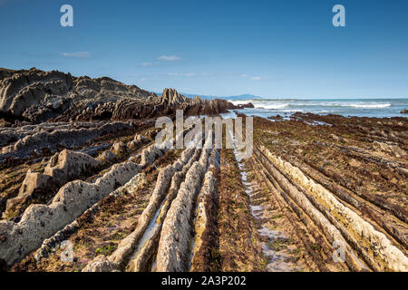 Il Flysch Itzurum in Zumaia - Paese Basco, Spagna Foto Stock