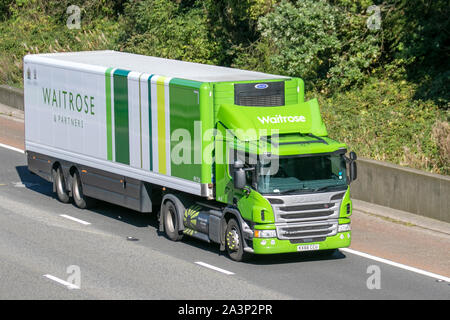 Waitrose Bulk Haulage consegna camion, trasporto, camion, trasporto, camion, carico, Scania P340 veicolo, consegna, trasporto, industria, catena di fornitura merci, sulla M6 a Lancaster, Regno Unito Foto Stock