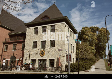 Burlington, Vermont - Settembre 29th, 2019: vetrine commerciali e ristoranti nel quartiere lungomare di Burlington, Vermont. Foto Stock