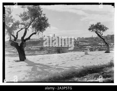 Scene di neve. Betlemme che mostra la chiesa della Natività sotto la neve da J'lem-Beth. [Cioè Betlemme] Road Foto Stock