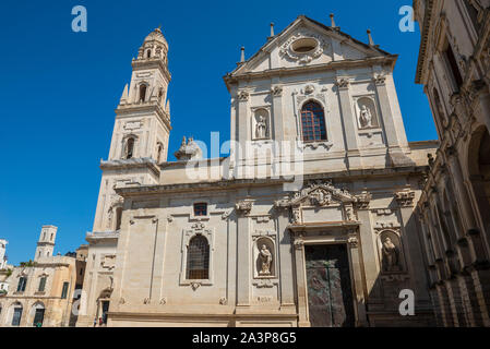 Facciata della Cattedrale di Santa Maria Assunta (Chiesa di Santa Maria Assunta) su Piazza del Duomo a Lecce, Puglia (Puglia) Italia Meridionale Foto Stock