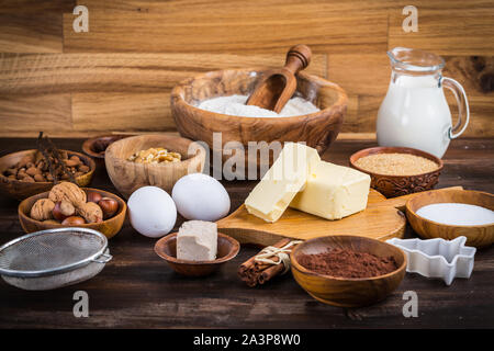 Assortimento di cottura Ingredienti per biscotti natalizi e biscotti Foto Stock