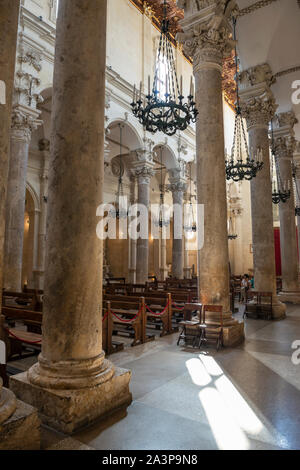 Interno della Basilica di Santa Croce (Chiesa di Santa Croce in Via Umberto I a Lecce, Puglia (Puglia) nel Sud Italia Foto Stock