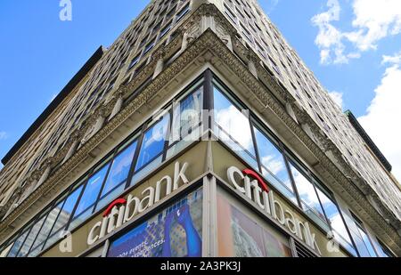 NEW YORK CITY, NY -4 OTT 2019- vista di una filiale della Banca Citibank sulla Fifth Avenue a New York, Stati Uniti d'America. Foto Stock