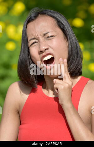 Donna con il mal di denti Foto Stock