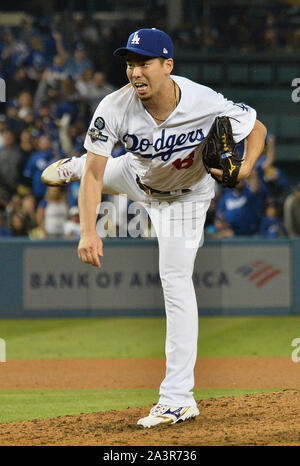 Los Angeles, Stati Uniti. 09oct, 2019. Los Angeles Dodgers brocca Kenta Maeda offre ai cittadini di Washington durante l'ottavo inning di gioco 5 della NLDS presso il Dodger Stadium di Los Angeles il Mercoledì, Ottobre 9, 2019. Foto di Jim Ruymen/UPI Credito: UPI/Alamy Live News Foto Stock