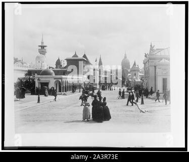 Street view, guardando verso il Palais des Invalides, mostrando padiglioni su L'Esplanade des Invalides, Esposizione di Parigi, 1889 Foto Stock