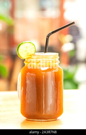 In Venezuela il succo di limone e papelon Foto Stock