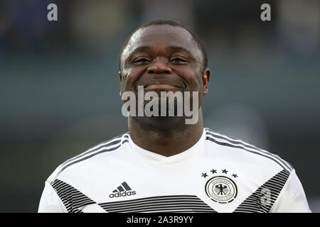 07 ottobre 2019, il Land della Baviera, Fürth: Calcio: DFB-All-Stars contro l'Italia in Sportpark Ronhof Thomas Sommer. Il tedesco Gerald Asamoah. Foto: Daniel Karmann/dpa Foto Stock