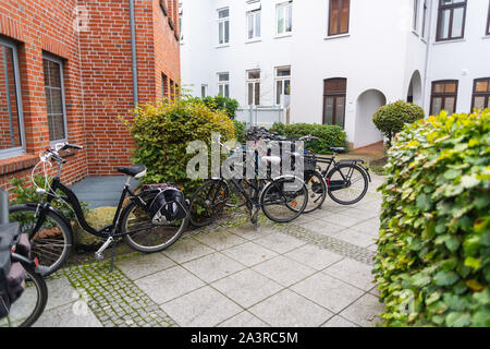 Oldenburg, Bassa Sassonia, Germania - Ottobre 9, 2019: i residenti di Oldenburg simili da utilizzare e molto la bici Foto Stock