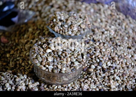 Indonesia Sumba Pasar Inpres Matawai - chicchi di caffè Foto Stock