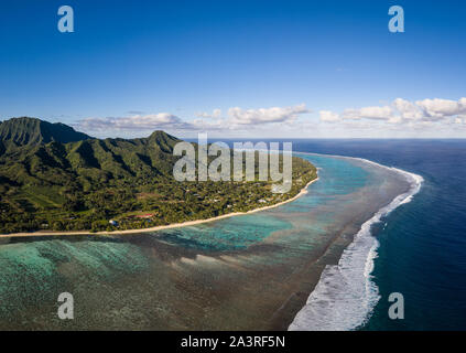 Incredibile vista aerea dell'isola di Rarotonga nel sud del Pacifico, la principale delle isole Cook Foto Stock