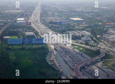 Bangkok, Thailandia - Dic 25, 2018. Vista aerea di Bangkok di autostrade. Bangkok è il centro commerciale di Thailandia, così come il Sud-est asiatico. Foto Stock