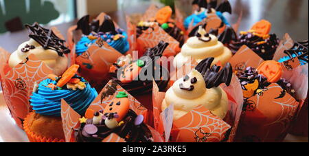 Halloween tortine decorate con dolci Foto Stock