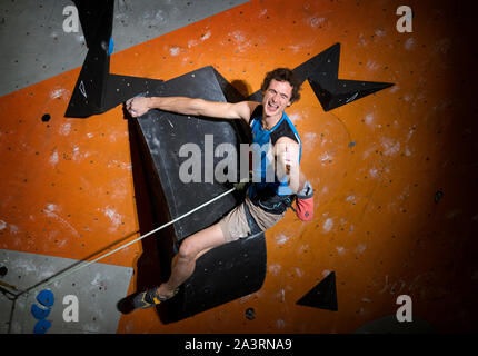 Adam Ondra della Repubblica ceca vince il filo durante la combinata di uomini sul finale all'IFSC Climbing World Championships alla Edinburgh International Foto Stock