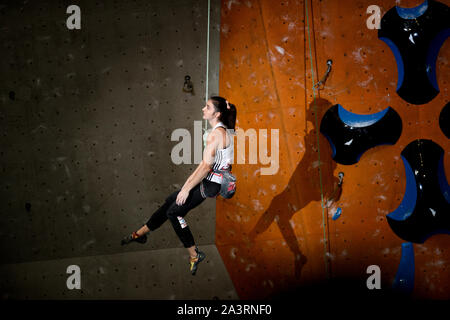 Mia Krampl di Slovenia compete nel condurre la scalata finale womans su all'IFSC Climbing World Championships alla Edinburgh International Climbing Foto Stock