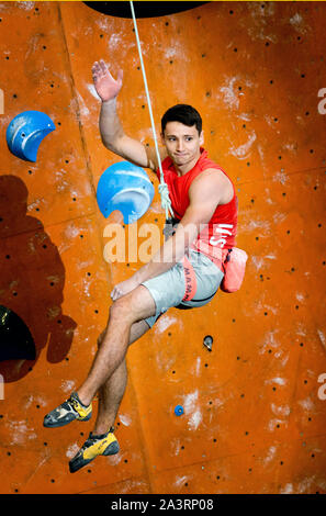 Alberto Gines Lopez di Spagna compete nel condurre la scalata finale Mens all'IFSC Climbing World Championships alla Edinburgh International salire Foto Stock