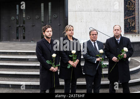 Minuti di silenzio, NRW top politici di fronte alla nuova Sinagoga Foto Stock