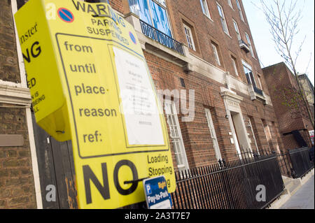 Foto deve essere accreditato ©Jeff Spicer/Alfa premere 077392 15/04/2015 le restrizioni per il parcheggio sono stati messi in atto presso l'ospedale St Mary Lindo ala in Paddington, Londra in preparazione della nascita di Kate Duchessa di Cambridge Catherine Katherine Middleton e il principe William Duca di Cambridge secondo bambino. Foto Stock