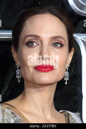 Angelina Jolie assiste il Maleficent: padrona del male European Film Premiere a l'Odeon IMAX Waterloo a Londra. Foto Stock