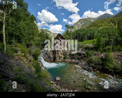 Il 1892 potente sopra il fiume di cristallo in quello che ora è il virtual città fantasma (fatta eccezione per una manciata di estate-solo i residenti) di cristallo nella contea di Gunnison, Colorado Foto Stock