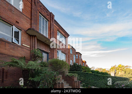 Due piani di appartamenti o appartamenti progettati in Interwar Art Deco, Interwar Georgiano in stile Revival e completato nel 1941 come una avventura speculativa Foto Stock