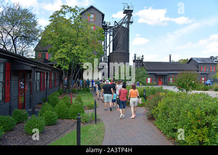 Maker's Mark Distillery Loretto Kentucky USA il 28 settembre 2019. Vista delle visite guidate per il pubblico attraverso la fabbrica Foto Stock