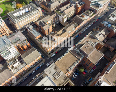 Foto aeree prese sul centro di Leeds nel Regno Unito, che mostra il tipico British centro lungo con alberghi, aziende e centri per lo shopping, presa Foto Stock