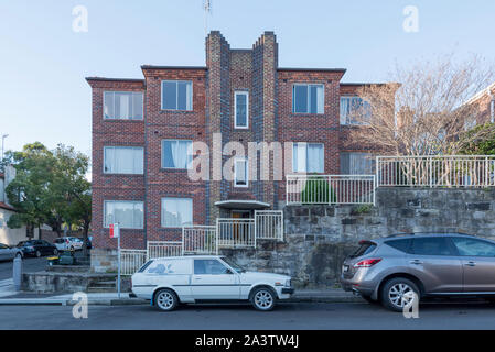 A tre piani di appartamenti o appartamenti progettati in Interwar Art Deco, Interwar Georgiano in stile Revival e costruito nel 1940 Foto Stock