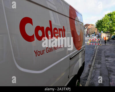 NEWS UK: Giorno 3 - Gas Cadent gli ingegneri che lavorano per fissare la fornitura di gas alle Wirksworth, Derbyshire come si era interrotta a 1000 - 1500 case durante un burst la rete idrica allagato il sistema di alimentazione di gas. Foto Stock