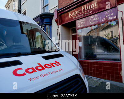 NEWS UK: Giorno 3 - Gas Cadent gli ingegneri che lavorano per fissare la fornitura di gas alle Wirksworth, Derbyshire come si era interrotta a 1000 - 1500 case durante un burst la rete idrica allagato il sistema di alimentazione di gas. Foto Stock