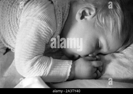 Mutter und tipo aus Meißen, Sachsen, 1935. La madre e il bambino da Meißen, Sassonia, 1935. Foto Stock