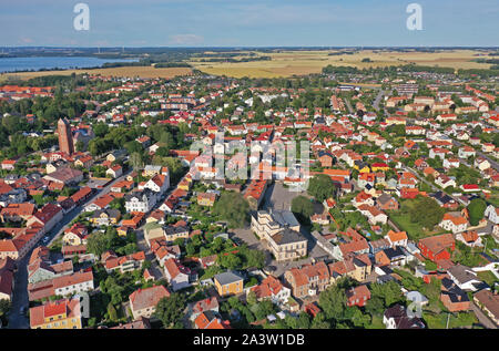 VADSTENA 20190719Drönarbild över Vadstena. Drone foto di Vadstena. Foto Jeppe Gustafsson Foto Stock