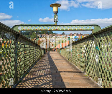 Vauxhall ponte che attraversa il fiume Avon nuovo taglio tra Southville e Spike Island a Bristol REGNO UNITO Foto Stock