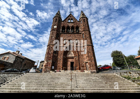 Cayres (sud-est della Francia). La chiesa di San Pietro di Cayres (francese "Eglise Saint-Pierre de Cayres"), registrata come un National Historic Landmar Foto Stock