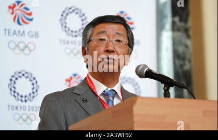 Ambasciatore giapponese per il Regno Unito, Koji Tsuruoka celebra il cinquantacinquesimo anniversario della cerimonia di apertura del Tokyo 1964 Giochi Olimpici presso il Foreign and Commonwealth Office di Londra. Foto Stock