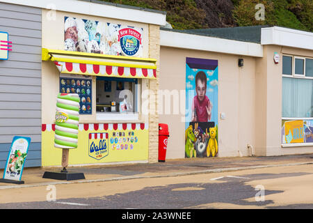 Gelato chiosco vendita di nuova foresta ice cream & pareti gelato sul lungomare a Boscombe, Bournemouth Dorset Regno Unito nel mese di ottobre Foto Stock