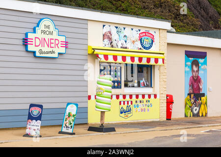 La Prom Diner Boscombe & gelato chiosco vendita di nuova foresta ice cream & pareti gelato sul lungomare a Boscombe, Bournemouth Dorset Regno Unito nel mese di ottobre Foto Stock