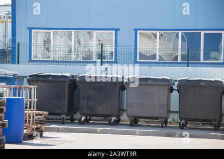 Raccoglitori di rifiuti sul territorio di produzione su larga scala Foto Stock