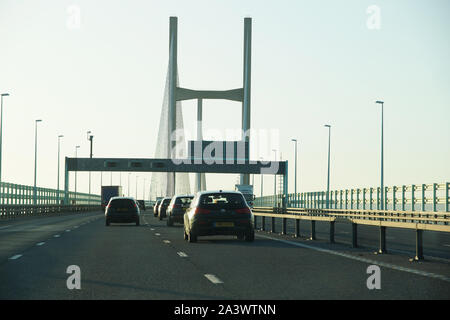 Il Principe di Galles Bridge precedentemente la seconda Severn incrocio con il solito accumulo di pomeriggio il traffico sulla M4 tra Bristol e newport gwent Foto Stock