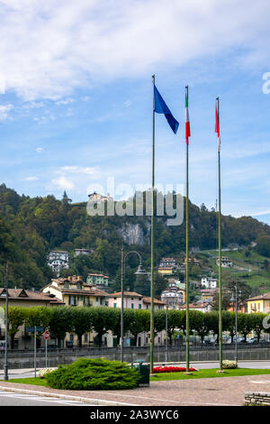 SAN PELLEGRINO, LOMBARDIA/Italia - 5 ottobre : le bandiere dal fiume Brembo a San Pellegrino Lombardia Italia il 5 ottobre 2019 Foto Stock