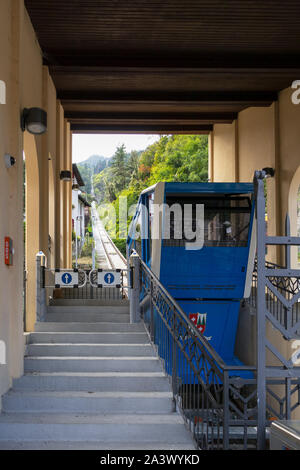 SAN PELLEGRINO, LOMBARDIA/Italia - 5 ottobre : Vista della funicolare di San Pellegrino Lombardia Italia il 5 ottobre 2019 Foto Stock